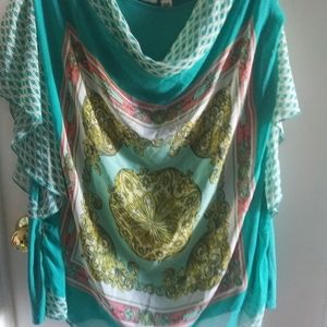 Cato Top with scoop neck